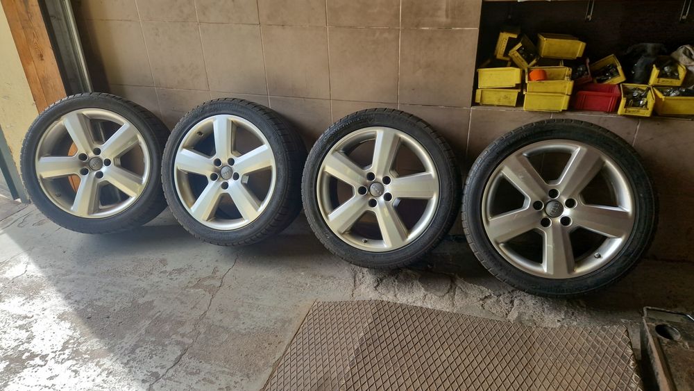 Felgi Aluminiowe 18 z oponami zimowymi Continental /40 R18