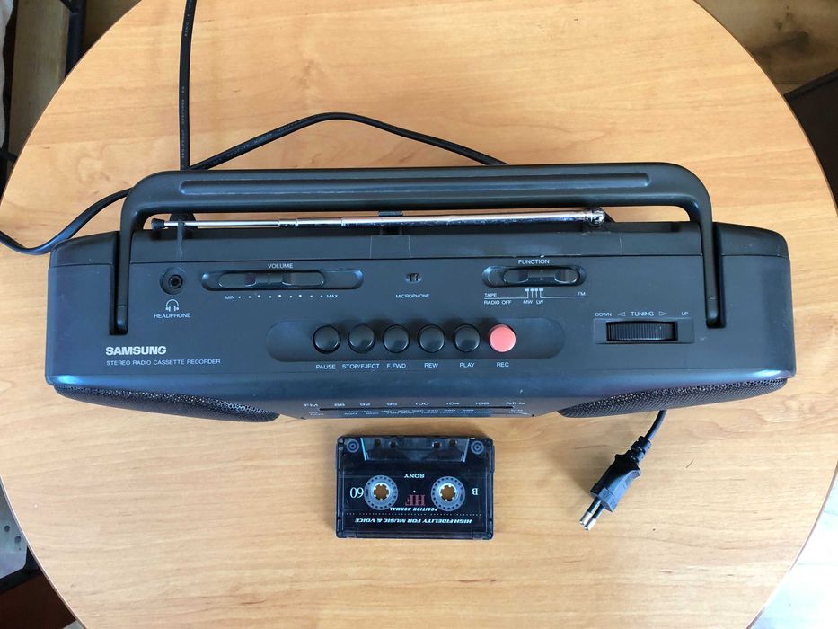Radio stereo FM Samsung ST-125 z magnetofonem kasetowym
