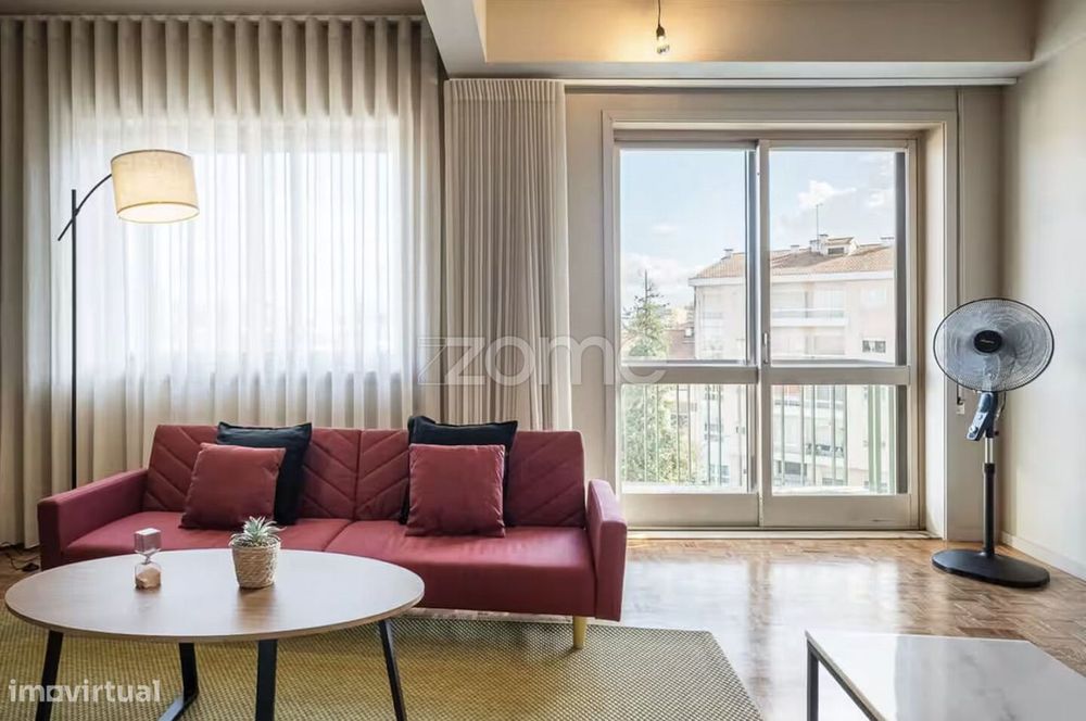 Apartamento T2+1 duplex na Rua Pedro Hispano, Ramalde, Porto