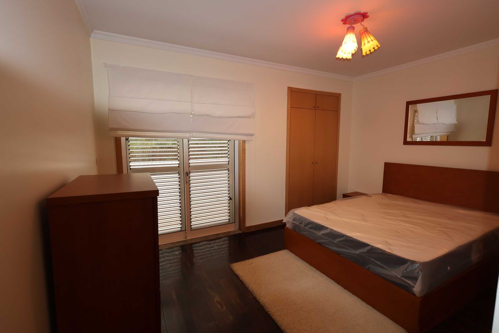 Aluga-se T3 mobilado e com garagem