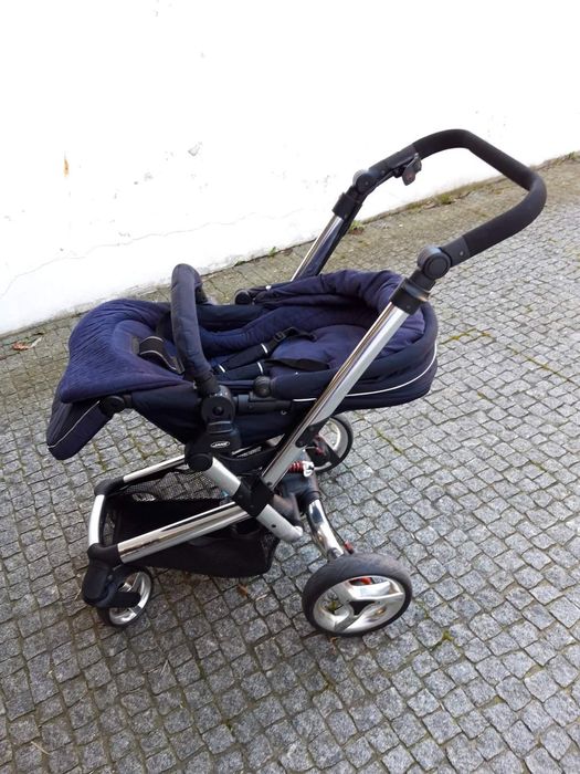 Carrinho Rider da Jané cromado com cadeira em azul escuro