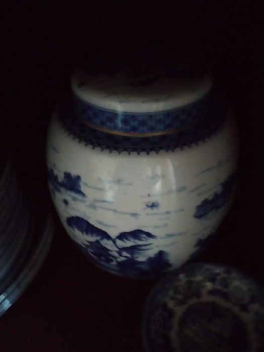 Recheio de loiça fina inglesa e nacional de marca 3 serviços e outros