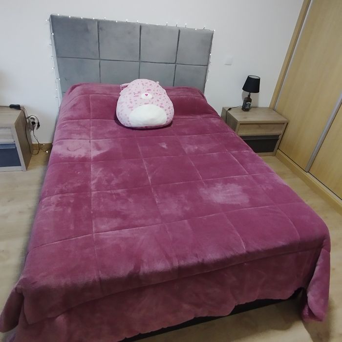 Cama com arrumação