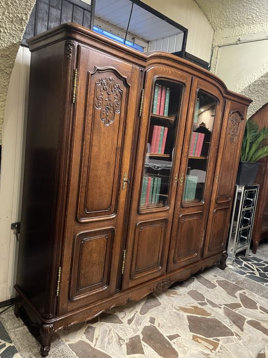 Biblioteka witryna  dębowa