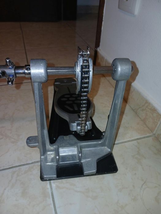 Pearl P922 bass drum Pedal 
Power Shifter series
Single-chain drive
Base plate
Duo-beater
Optimal running characteristics