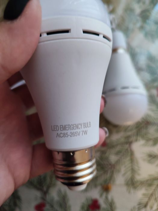 Енергозберігаюча лампа на гачку e27 акумулятор 9 Вт