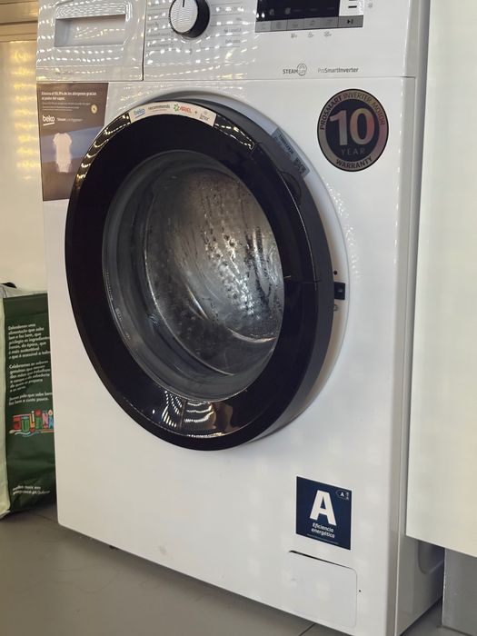 Sofá e máquina lavar roupa