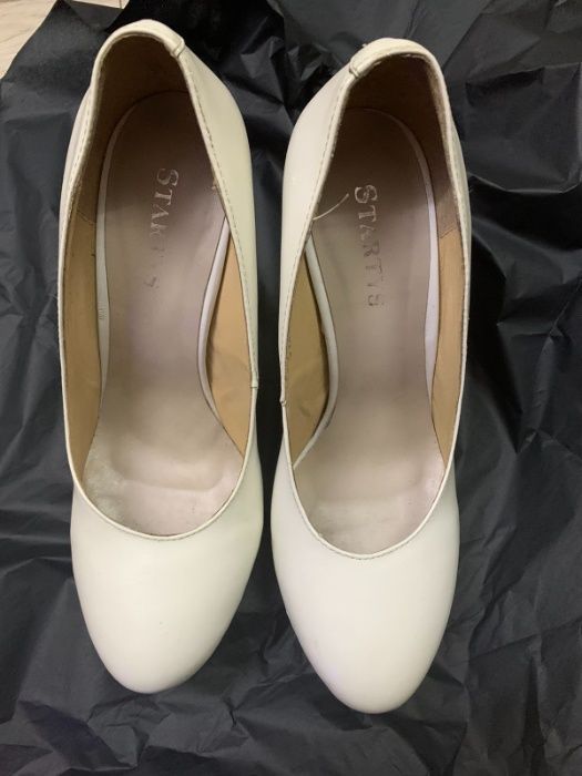 Туфлі жіночі шкіряні білі Startys