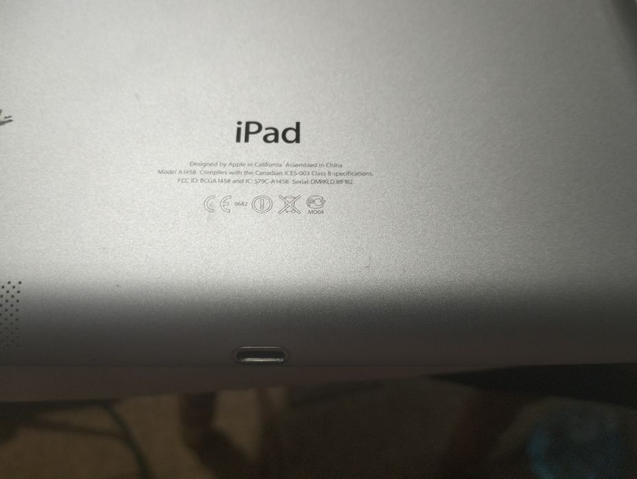 Ipad 4  9.7 яскравий екран , АКБ норм.