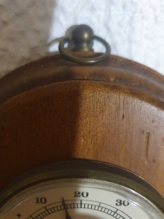 Estação meteorologica em madeira Antigs