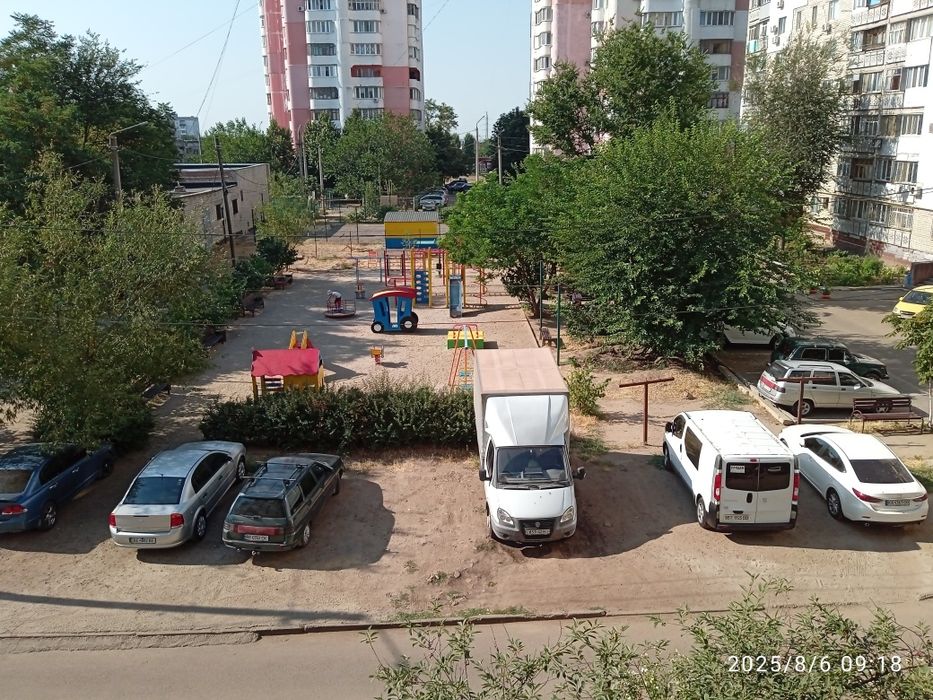 Комната отдельная в центре от хозяина без ремонта в двух других-арендаторы