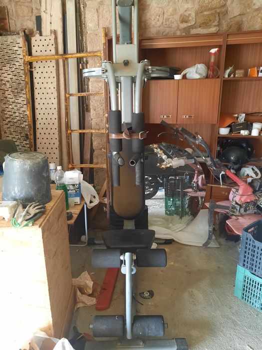 Vendo as 2 ou em separado. Passadeira  E máquina de musculação