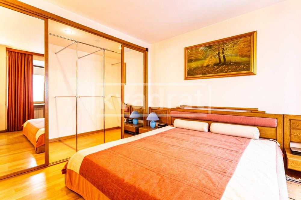 ТЕРМІНОВО ! Без комісії ВАМ % Продаж 3к квартири 120м2 вулиця Хрещатик 4 Шевченківський район центр міста Київ СВІТЛО НЕ ВИМИКАЮТЬ ТРЬОХСТОРОННІЙ ВИД