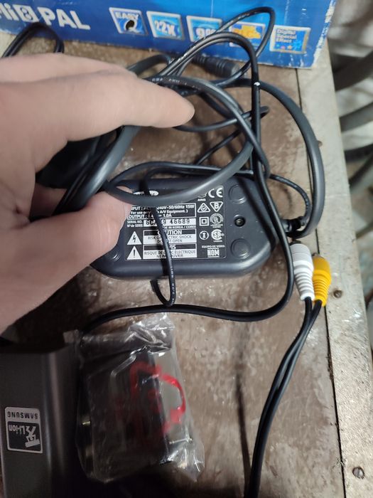 Продам видеокамеру Samsung VP-W95D