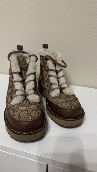 Зимові черевики coach