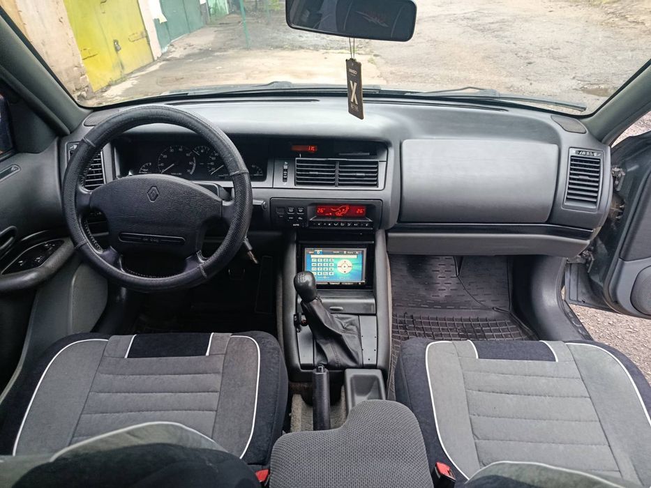 Renault Safrane.