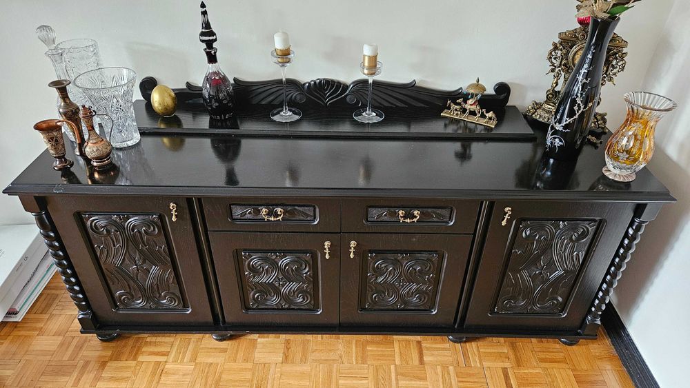 Zestaw mebli drewnianych