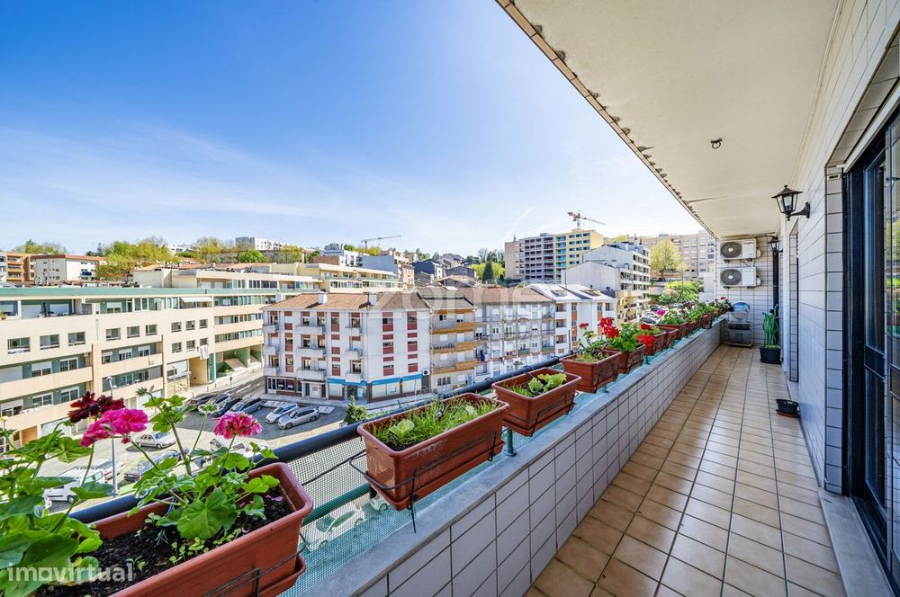 Apartamento T4 na Rua Costa Gomes, Maximinos, Braga