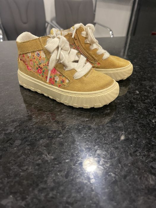 Bota/sapatilha Zara menina em excelente estado