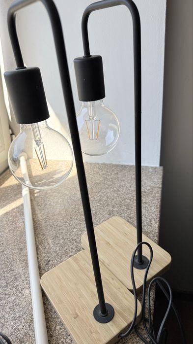 Candeeiros de pé com lampada