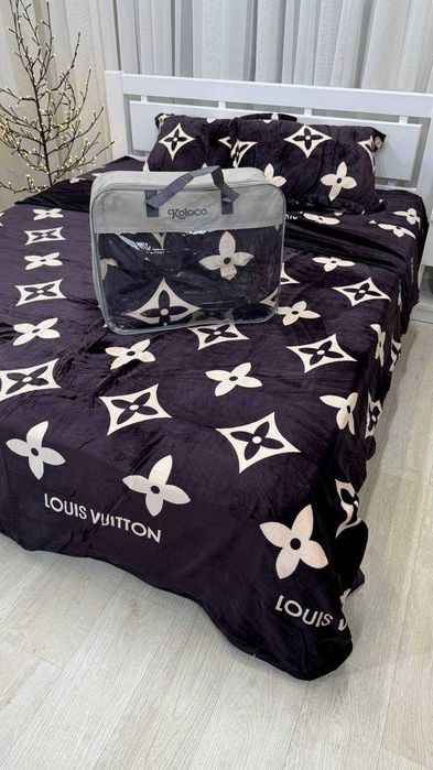 Постільна білизна ЄВРО Велюр "Vuitton Black"