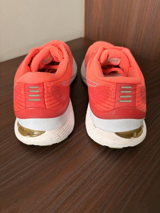 Кросівки Asics Gel-Kayano 28