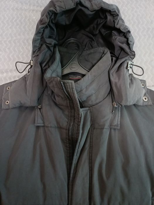 Теплий пуховик з капюшоном