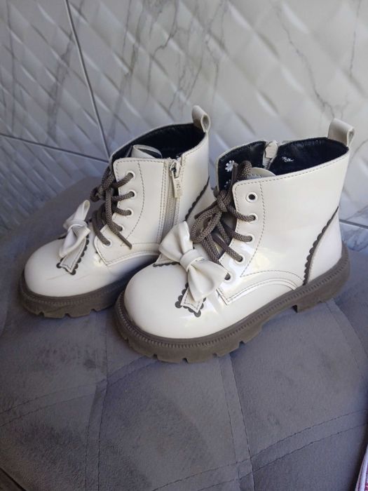 Взуття осіннє для дівчинки