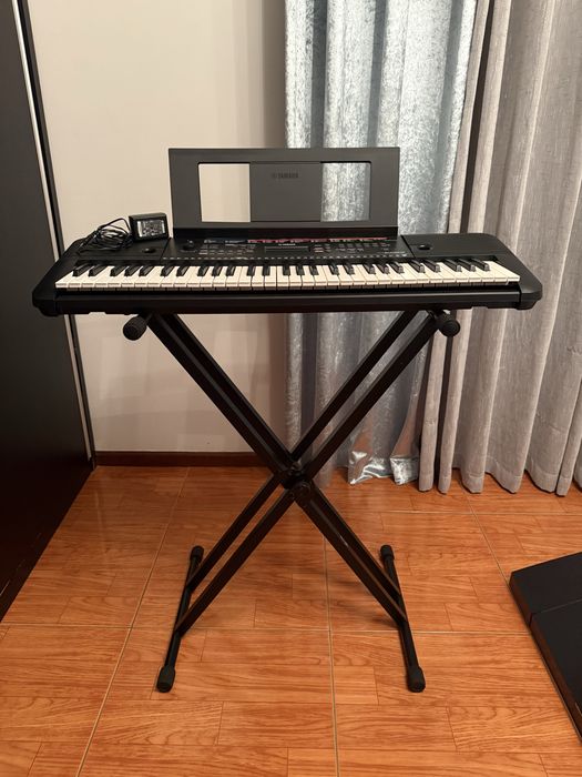 Piano com suporte