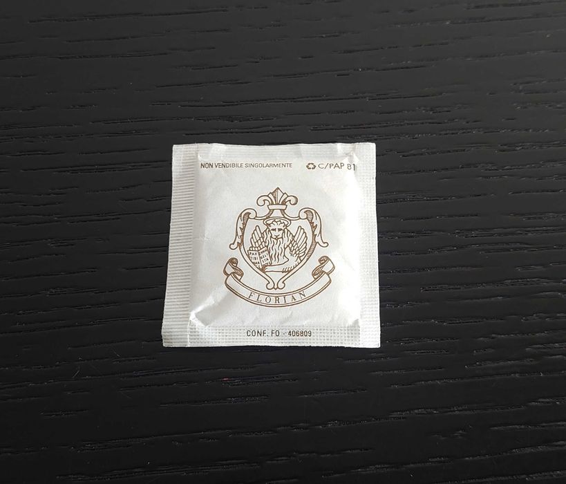 Pacote de açúcar do emblemático café Florian - Veneza