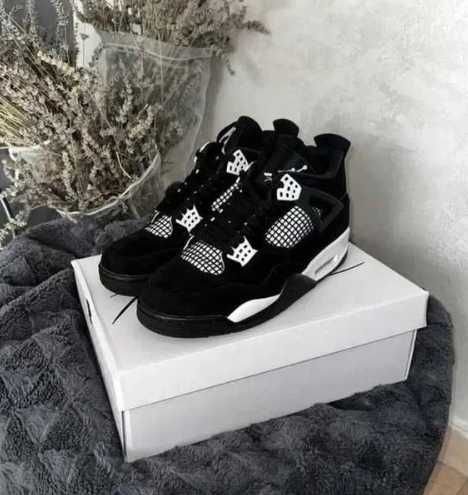 Jordan 4 Retro White Thunder Rozmiar 42