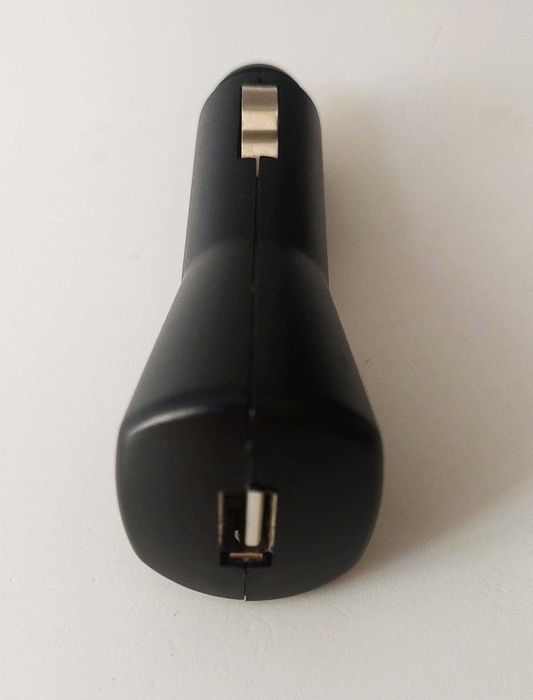 Carregador via USB de ligar ao isqueiro carro de 1000mA