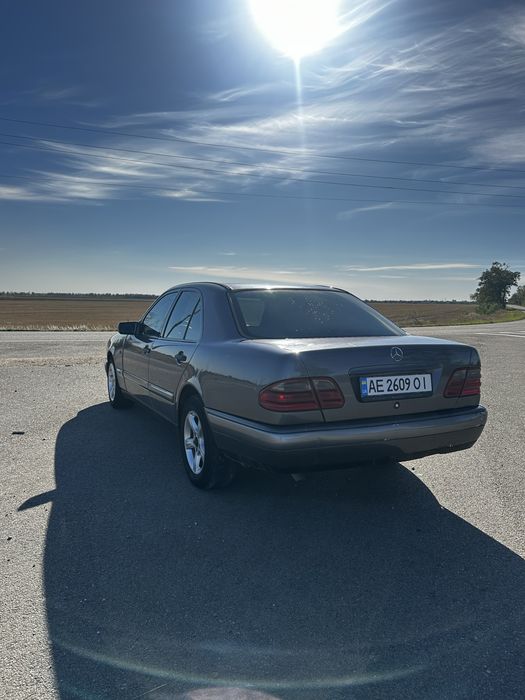 Mercedes-Benz w210