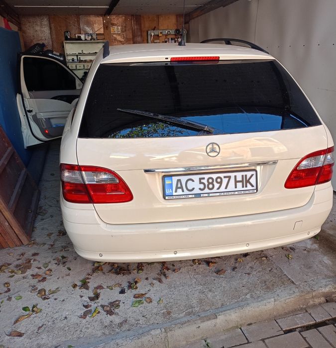 Продається MERCEDES -BENZ E220