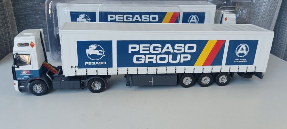 Camião Pégaso escala 1/43