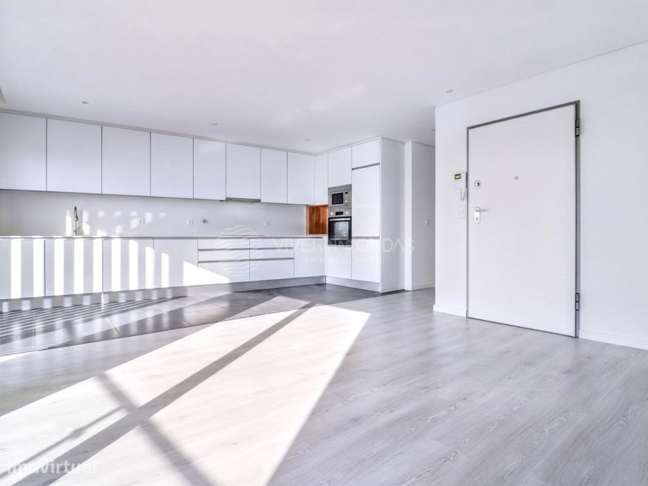 Apartamento T2 Duplex Moderno com Garagem | Corroios - Vale de Milh...