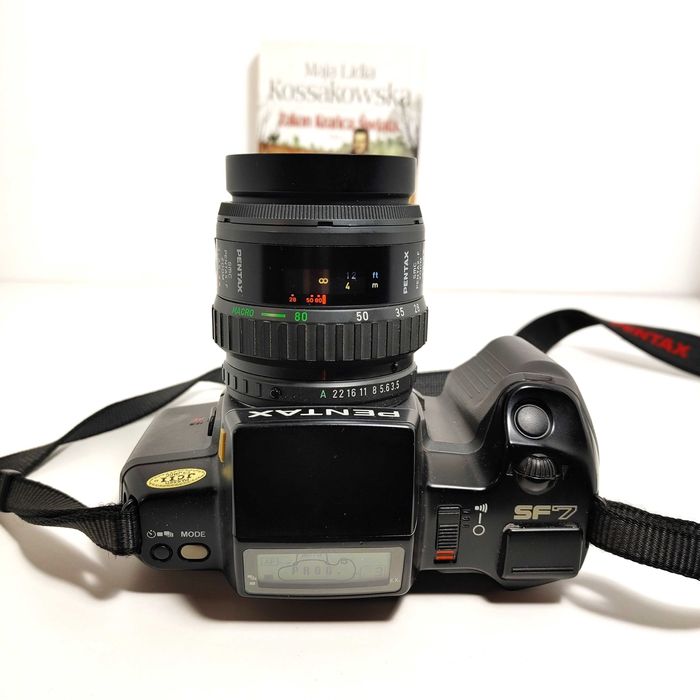 Automatyczna lustrzanka analogowa Pentax SF7 obiektyw 28-80 mm 3,5-4,5