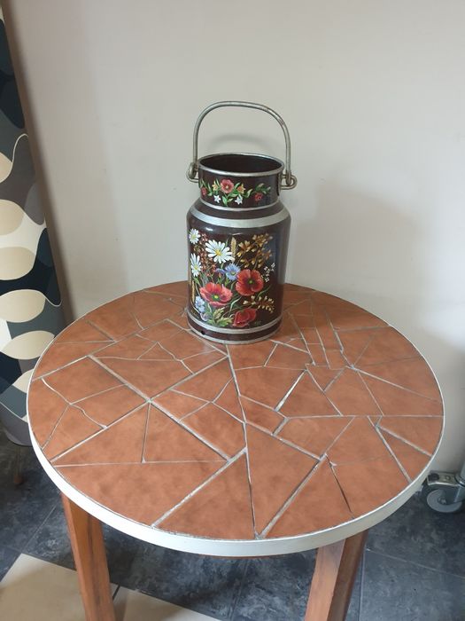 Stary drewniany Stolik okrągły blat wyłożony ceramiką