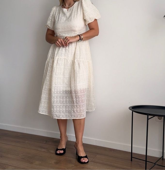 Ярусна чарівна сукня.