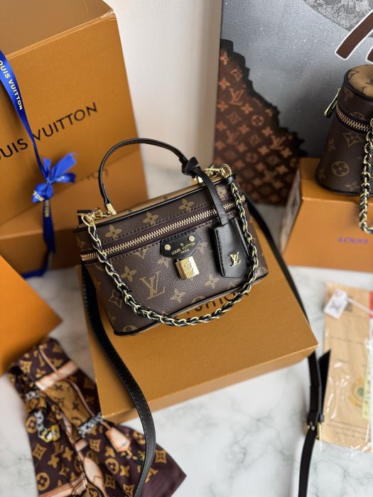 Сумка женская бочонок сумочка Louis Vuitton Vanity Chain Pouch кожа