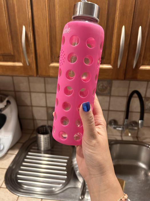 Szklany bidon w gumowej  obudowie -550 ML