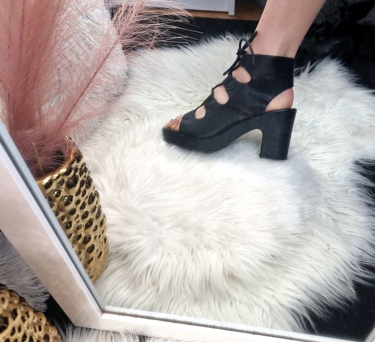 Buty damskie na obcasie sandałki wiązane czarne 39