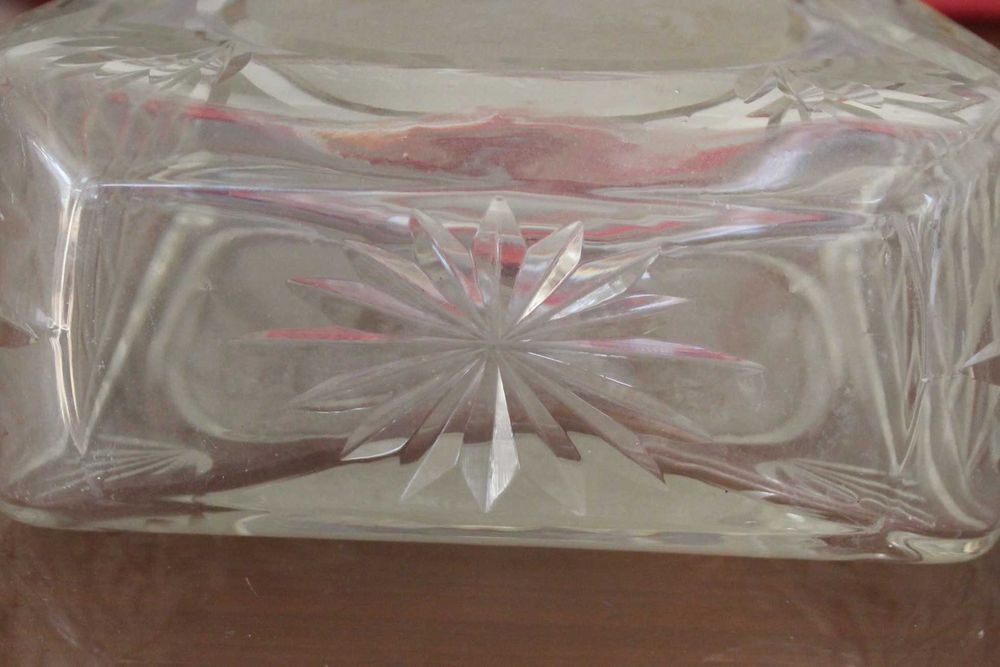Garrafa de cristal vintage, anos 60, lapidada, gravada à mão.