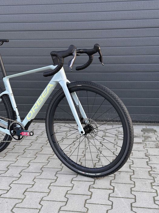 Rower gravelowy Orbea Terra M21e Tanie koła OQUO rc30team S oraz M