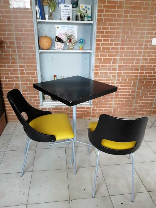 Conjunto Mesas e cadeiras