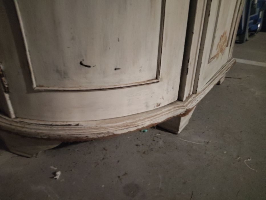 Móvel antigo com pedra mármore