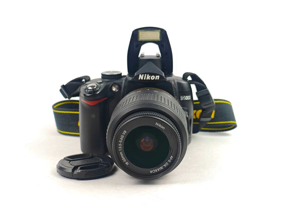 Дзеркальний фотоапарат Nikon D5000 KIT 18-55mm 32Gb (Пробіг 8564 кадрів)