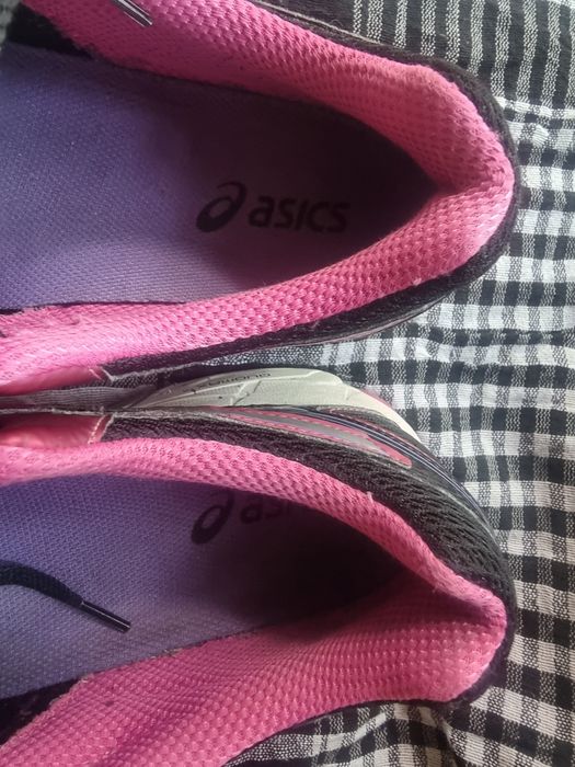 Продам мужские крассовки ASICS