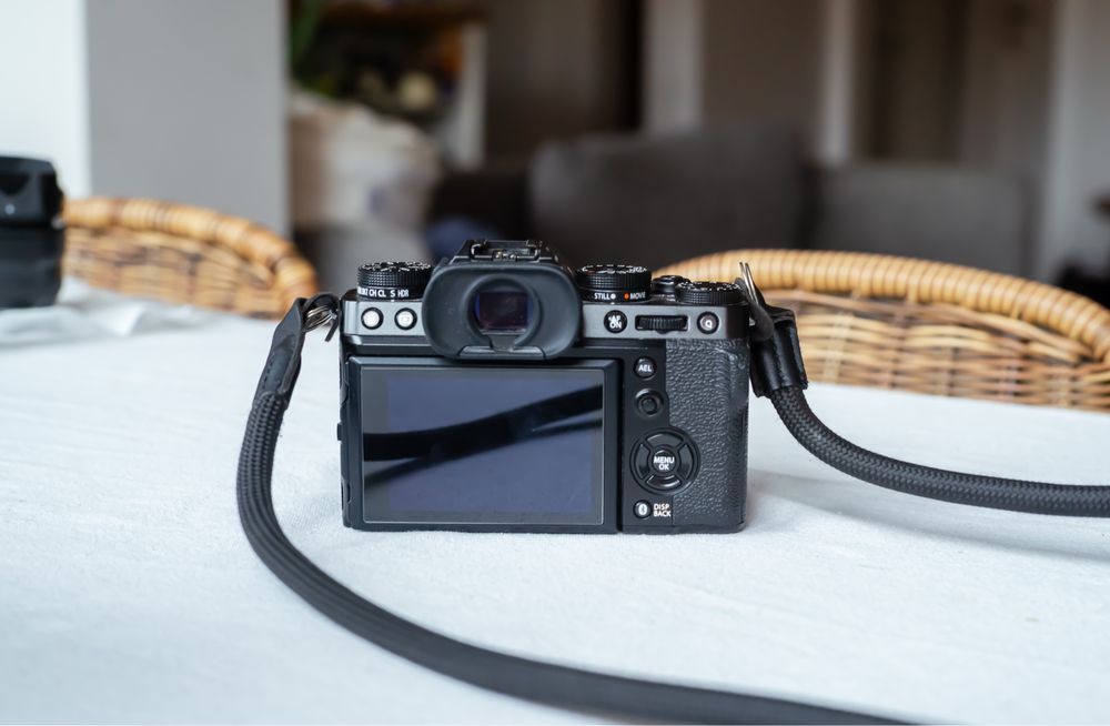 Fujifilm X-T5 with 5 pearl lens