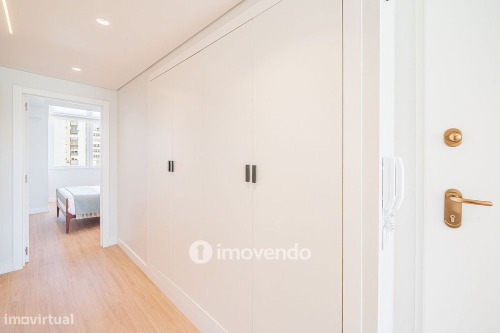 Apartamento T3 totalmente remodelado e mobilado, na Costa da Caparica
